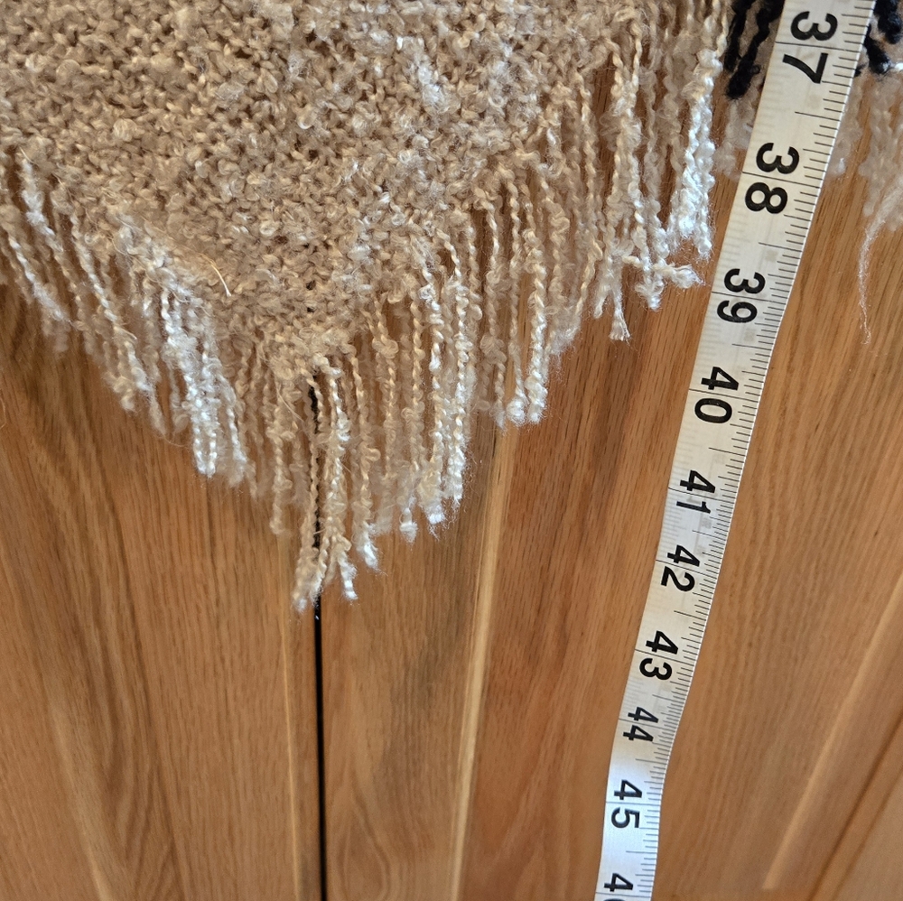 Poncho With Turtle Neck - Picture 9 of 16
